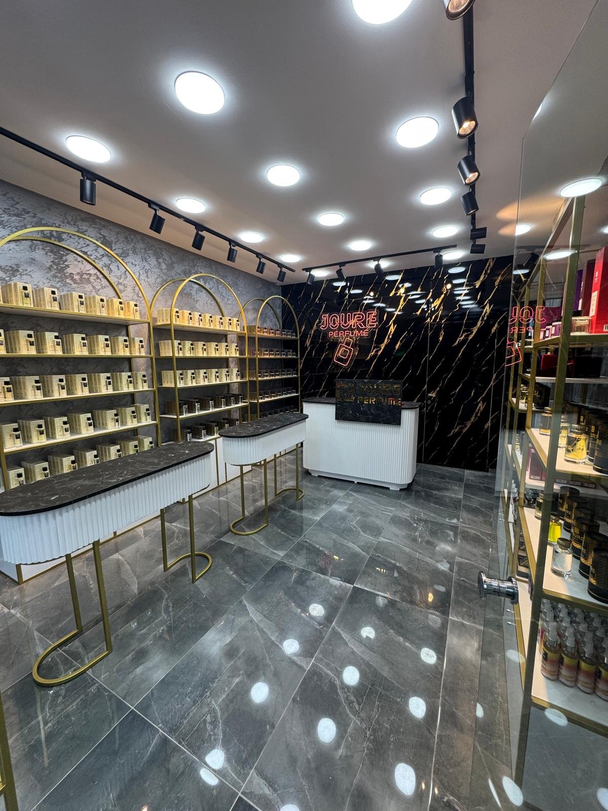 Joure store shelving